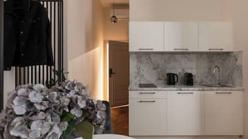 Studio Suite Deluks, 1 Tempat Tidur Double | Dapur kecil pribadi | Lemari es kecil, kompor, mesin pembuat kopi/teh, dan ketel listrik
