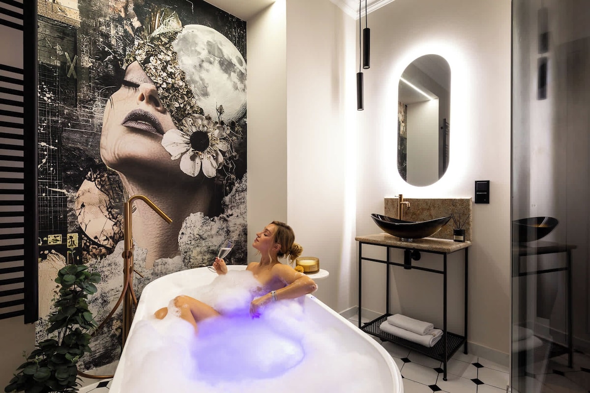Suite estudio Deluxe, hidromasaje | Baño | Regadera, amenidades de baño gratuitas, secadora de cabello, toallas