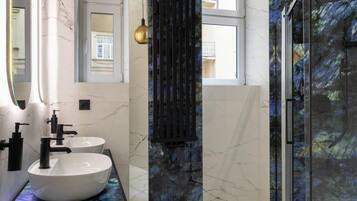 Superior Apartment, 3 Bedrooms | Bathroom | Shower, free toiletries, hair dryer, towels