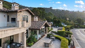 Outdoor dining - Exclusive La Jolla Villa-Ocean Views & Resort Pool (San Diego)