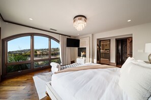 7 bedrooms, desk, iron/ironing board, WiFi