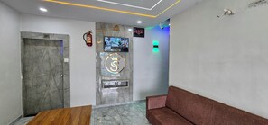 Lobby sitting area - Hotel S S Town (Vadodara)