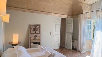7 bedrooms, iron/ironing board, free WiFi, bed sheets