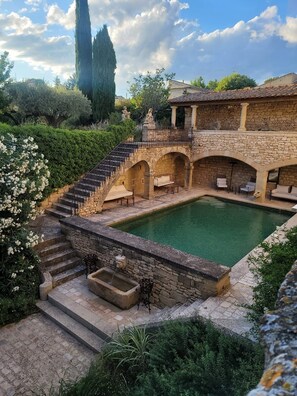 Outdoor pool - LUXURY CHATEAU FOR RENT UZES PROVENCE (Saint-Maximin)