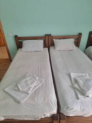 Classic Quadruple Room | Desk, laptop workspace, soundproofing, iron/ironing board