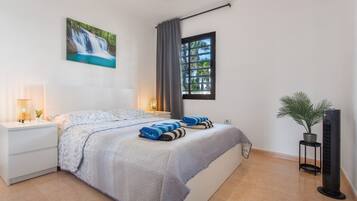 1 habitación, tabla de planchar con plancha, wifi y ropa de cama