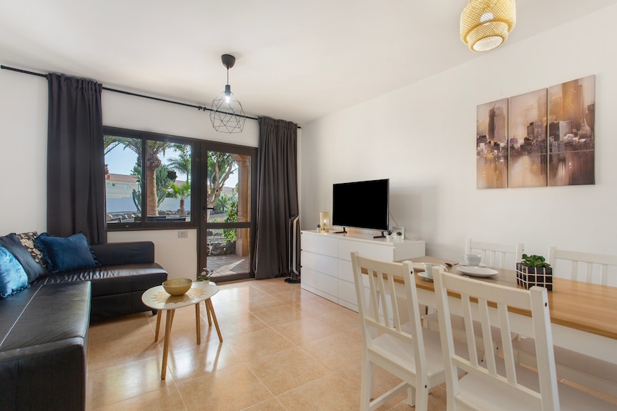 Coral Bliss Apartment With Shared Pool, Private Terrace, And Wi-fi - Corralejo