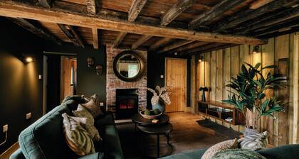 Landlords Cottage was once the village pub, now a characterful holiday retreat in the heart of Lower Withington, Cheshire.