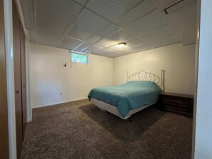 4 Schlafzimmer, Schreibtisch, Reisekinderbett, WLAN
