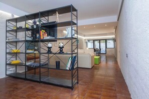 Interior - Kolonaki Spacious 1 Bd Apt with Outdoor Patio (Athina)