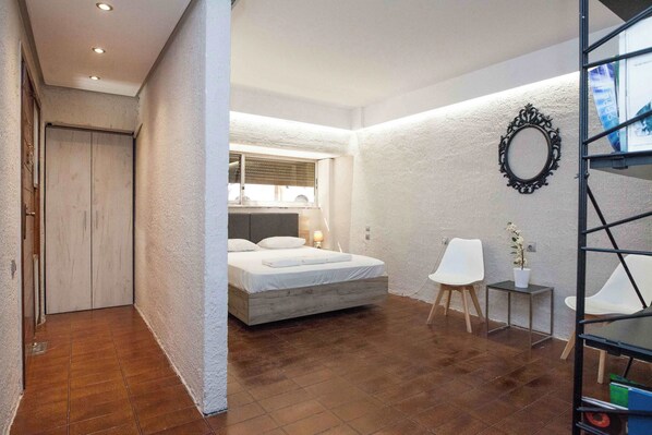 1 habitación, tabla de planchar con plancha, wifi y ropa de cama