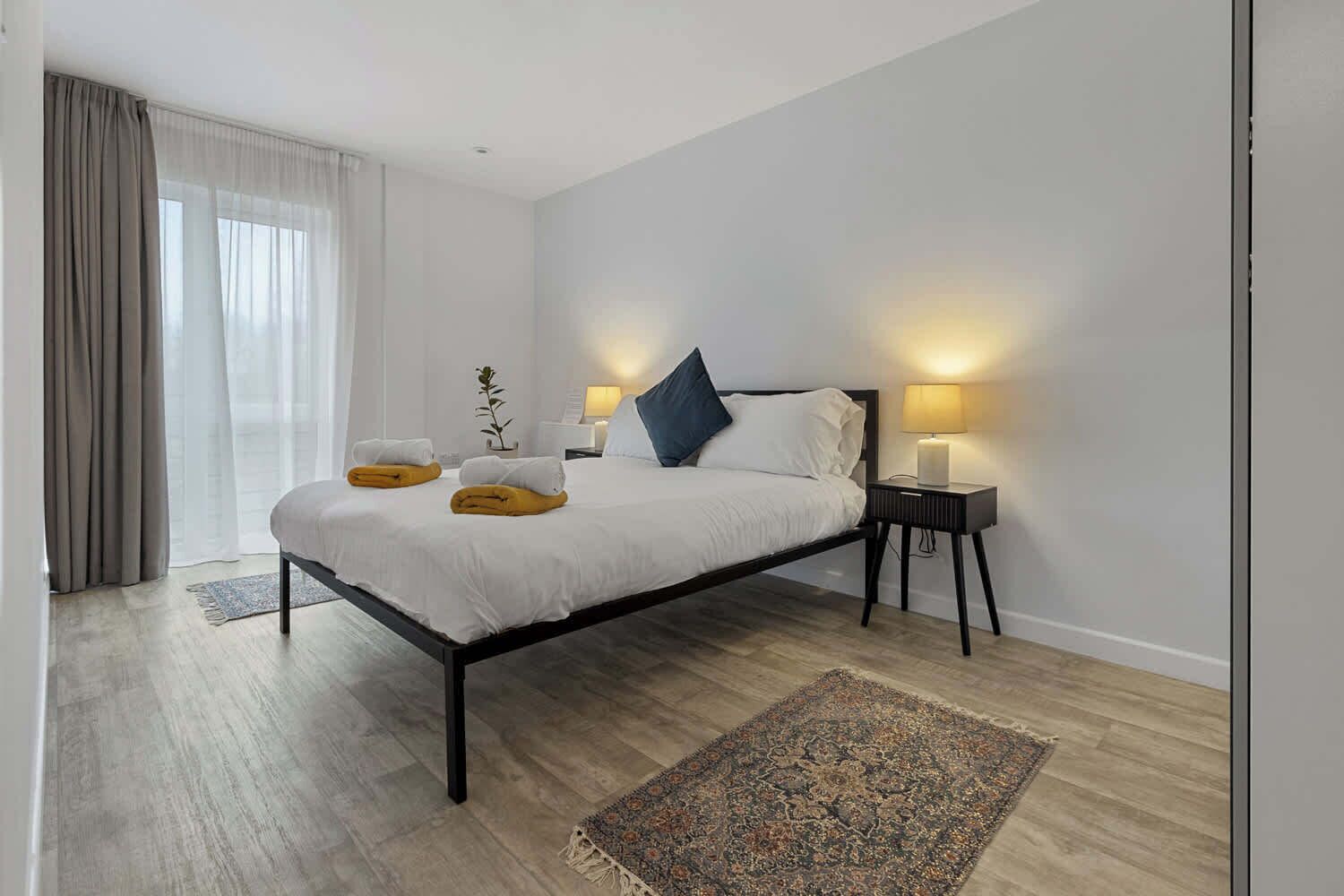 2 bedrooms, desk, iron/ironing board, WiFi