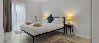 City Pulse 2 Bed Apartment - Short Stays UK