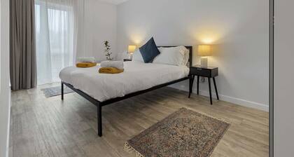 City Pulse 2 Bed Apartment - Short Stays UK
