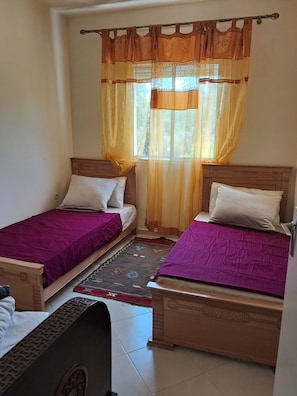 3 chambres, fer et planche à repasser, draps fournis