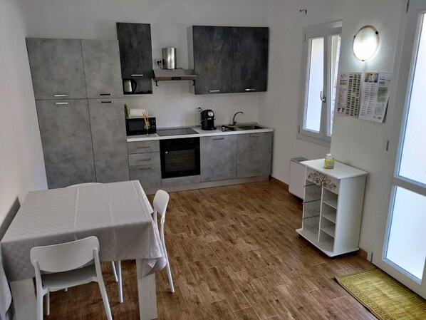 Fridge, microwave, oven, stovetop