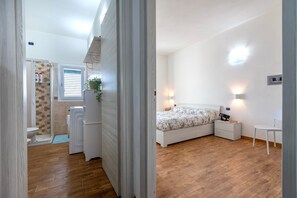 2 多间卧室、熨斗/熨衣板、WiFi、床单