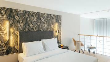 Premium Duplex | In-room safe, soundproofing, iron/ironing board, free WiFi