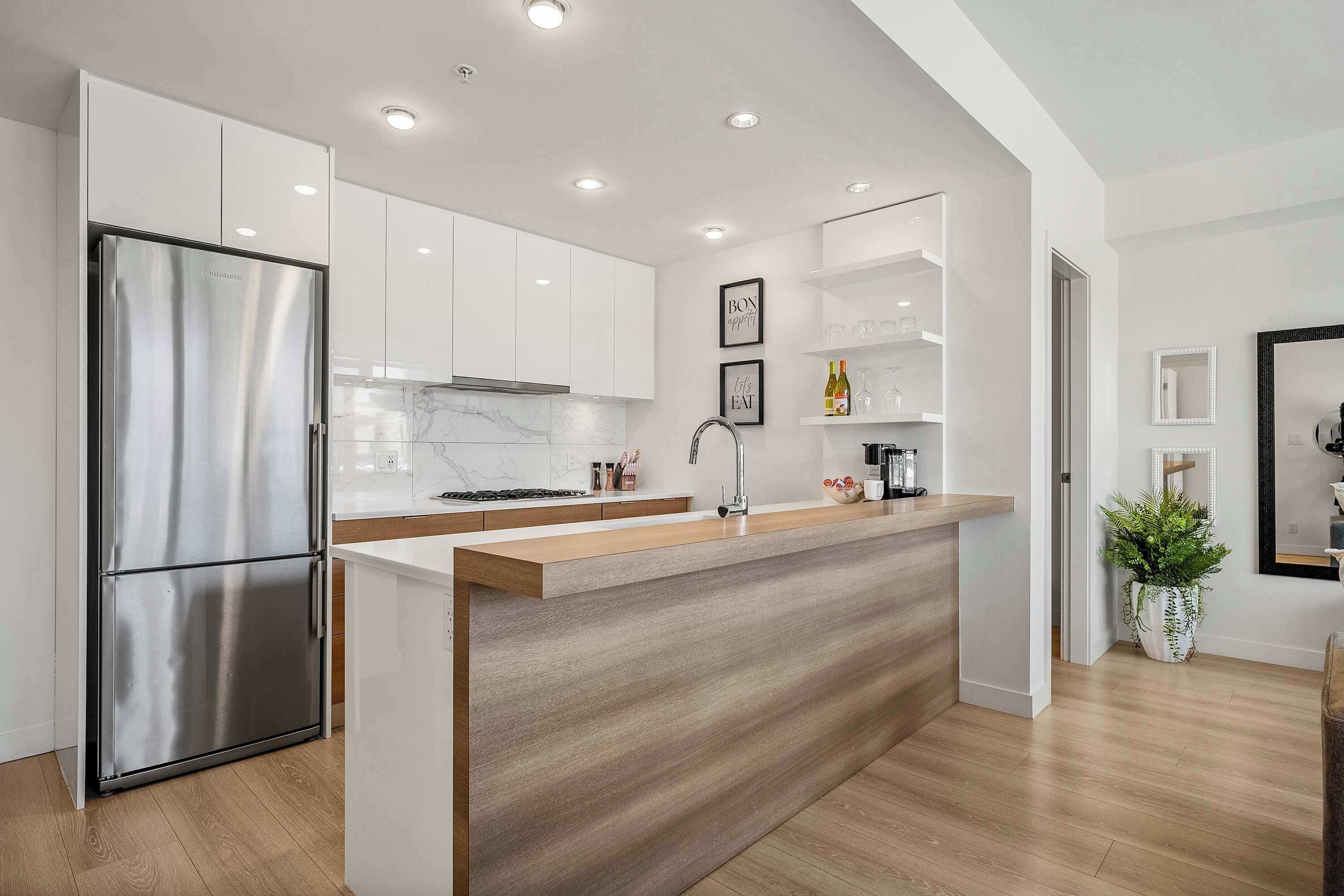 冰箱、微波炉、烤箱、炉灶