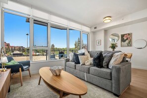 TV, offices - Riverside Retreat • Gym • FREE Banff Pass • Workspace • Wine • UG Parking! (Calgary)