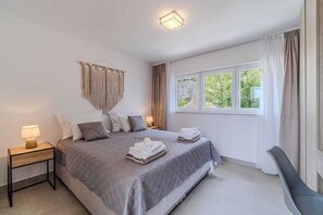 5 habitaciones, escritorio, tabla de planchar con plancha y wifi gratis 