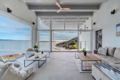 Villa Blue Horizon- Beautiful modern beach house -100m from sea