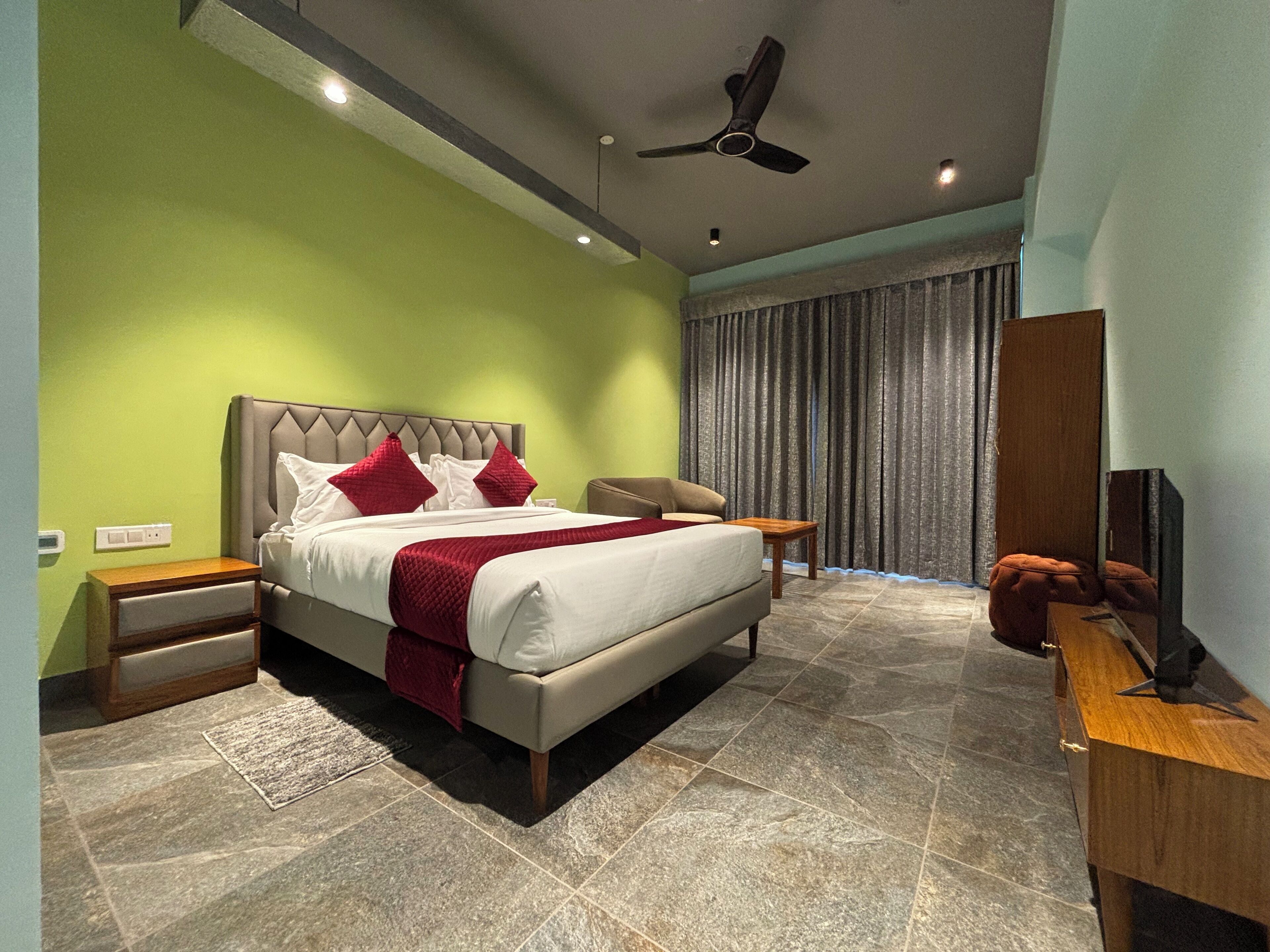 In-room safe, laptop workspace