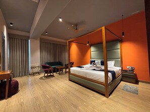 Habitación individual superior | Caja fuerte y espacio para trabajar con un portátil