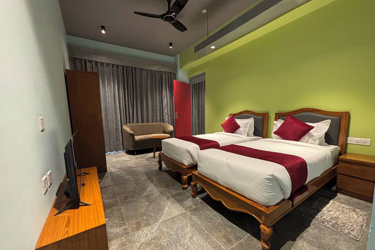 In-room safe, laptop workspace