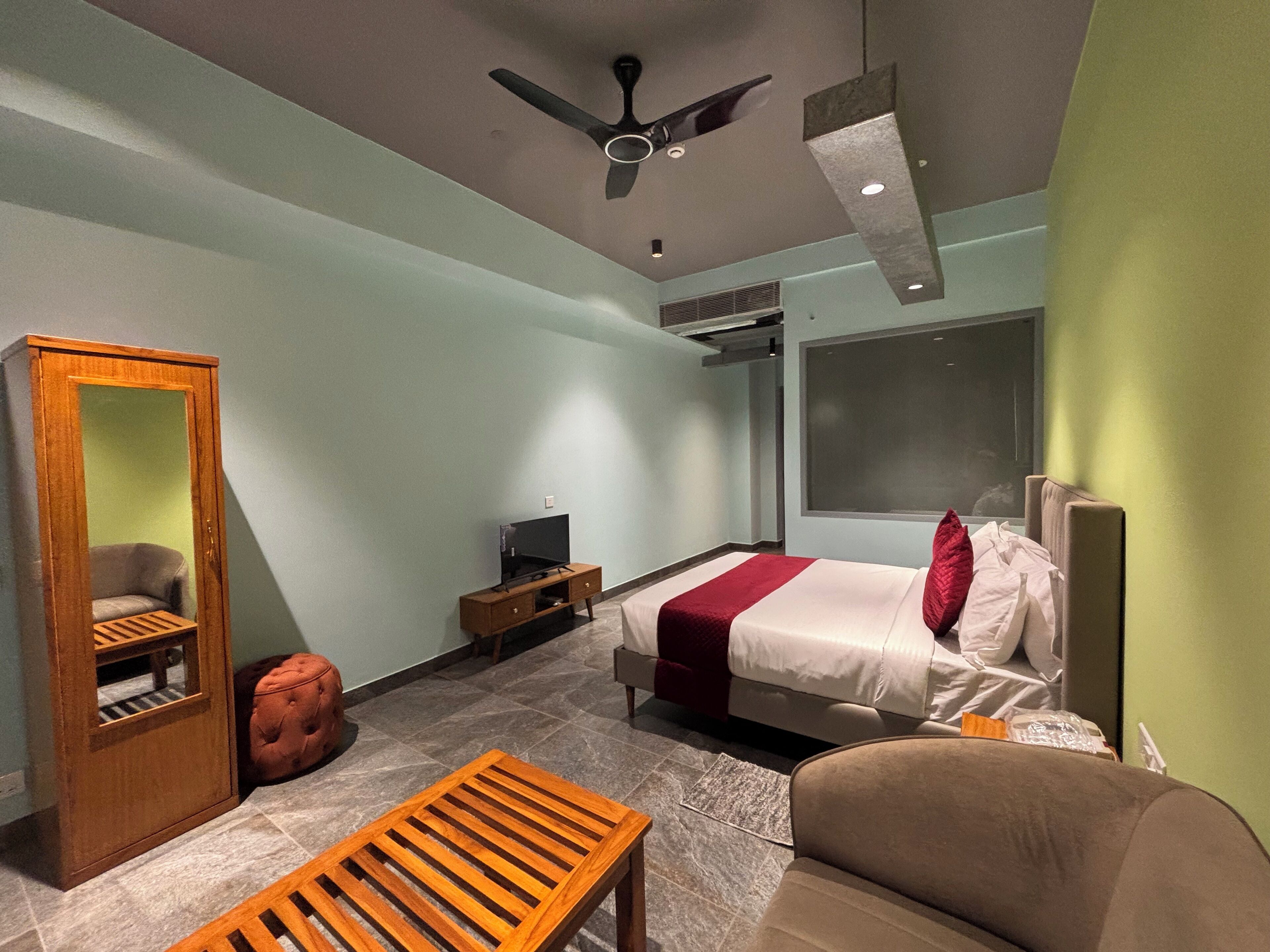 Deluxe Double Room, Courtyard View | In-room safe, laptop workspace