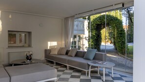 Smart TV, fireplace, stereo, printers