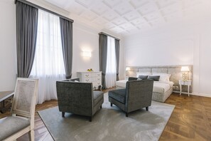 5 bedrooms, desk, iron/ironing board, travel cot