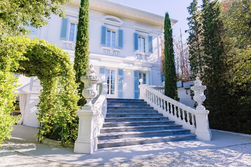 THE WHITE PEARL