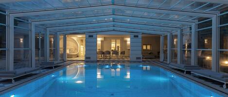 Piscine couverte, piscine extérieure