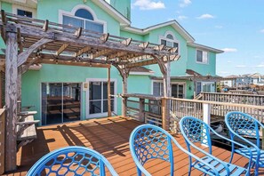 Terrace/patio - Shore Thing: Waterfront Dock & Family Fun (Corpus Christi)