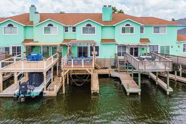 المنشأة من الخارج