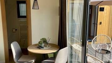 Comfort Apartment, Garden View | Seterika/papan seterika, Wi-fi percuma
