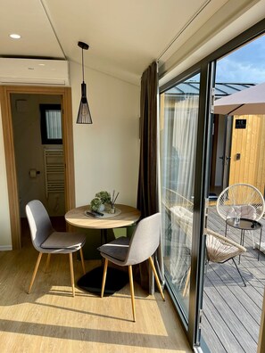 Comfort Apartment, Garden View | Iron/ironing board, free WiFi