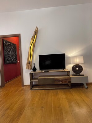 ال منشأة من الداخل