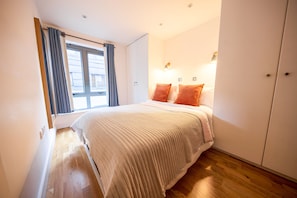 2 habitaciones, tabla de planchar con plancha y acceso a internet