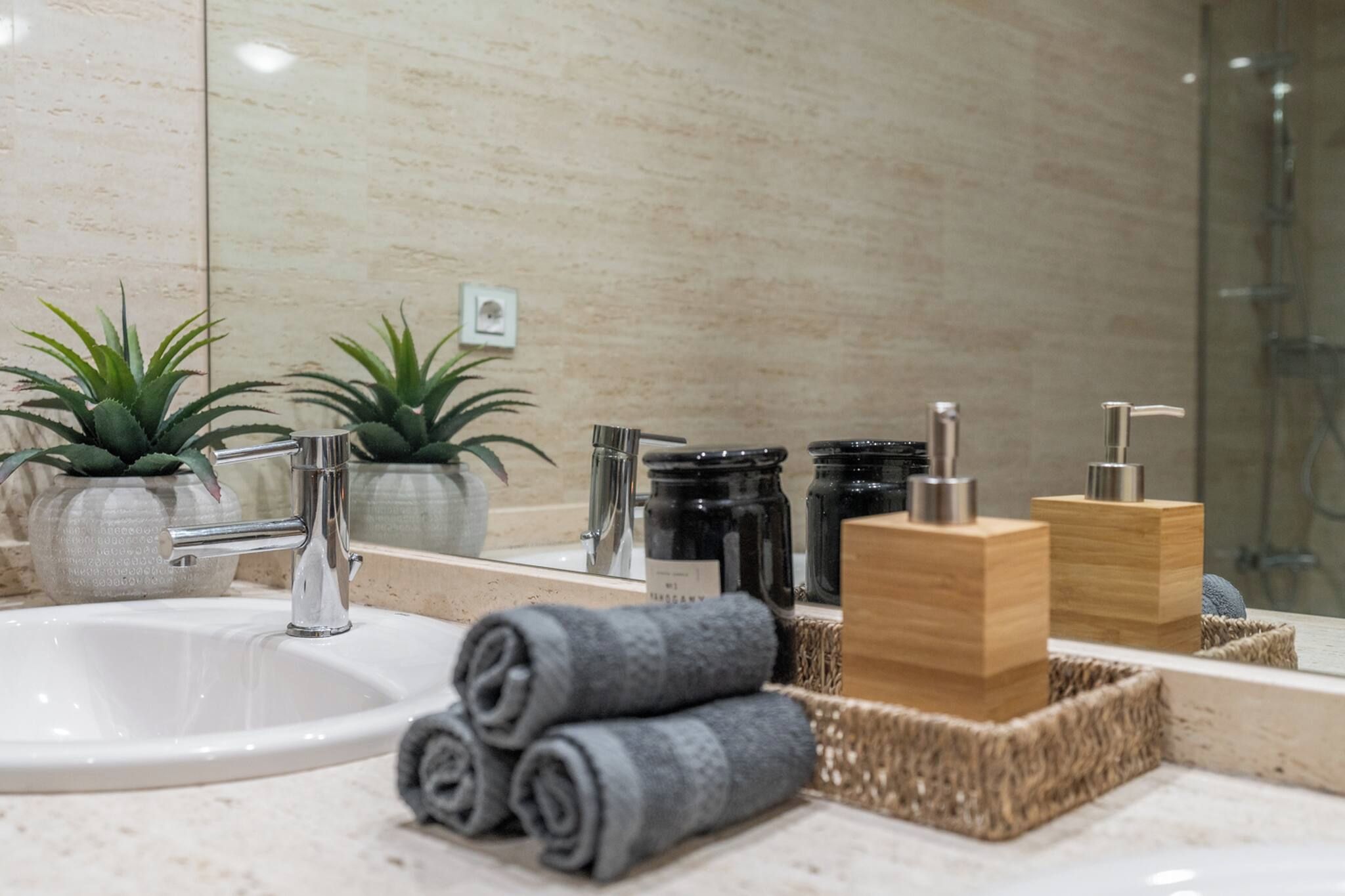 Een douche, een haardroger, handdoeken
