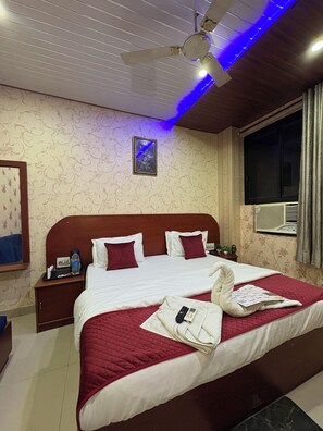 Deluxe Room | Rollaway beds, free WiFi, bed sheets - Hotel Utsav (Jaipur)