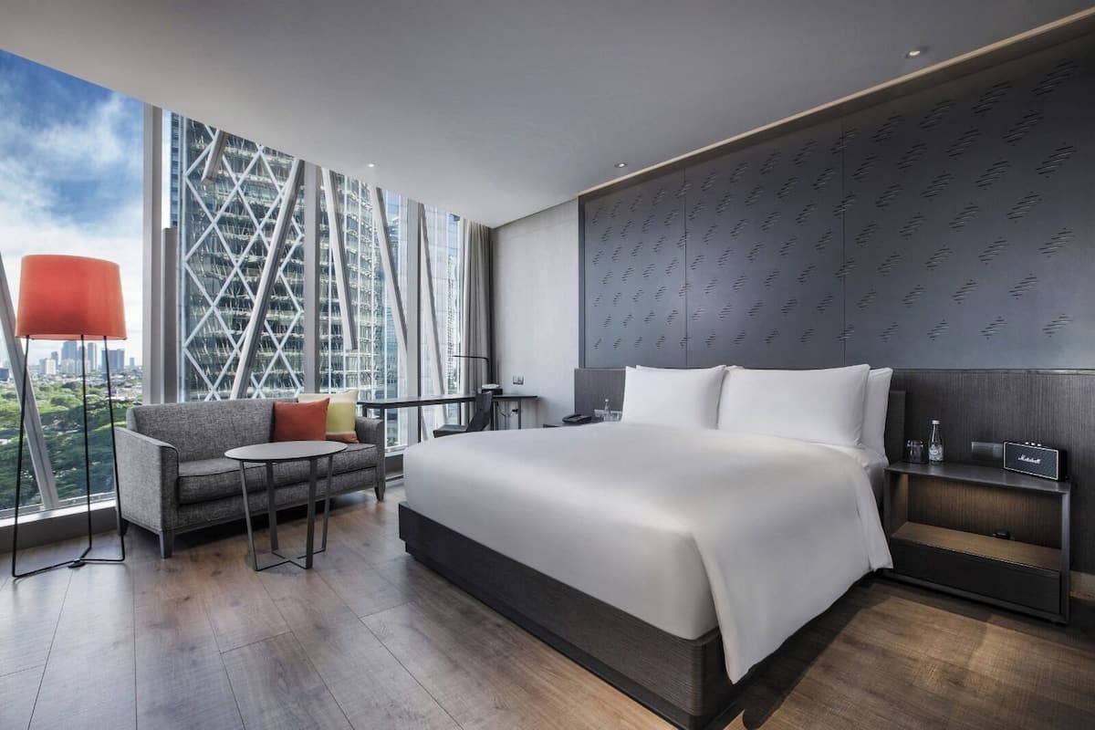 Habitación doble ejecutiva, vista a la ciudad | Caja de seguridad en la habitación y escritorio