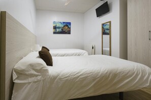 2 bedrooms, iron/ironing board, WiFi, bed sheets - Sophie Apartments 'Grande' with Private Terrace and Wi-Fi (Burela de Cabo)