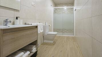 Doccia, asciugacapelli, asciugamani