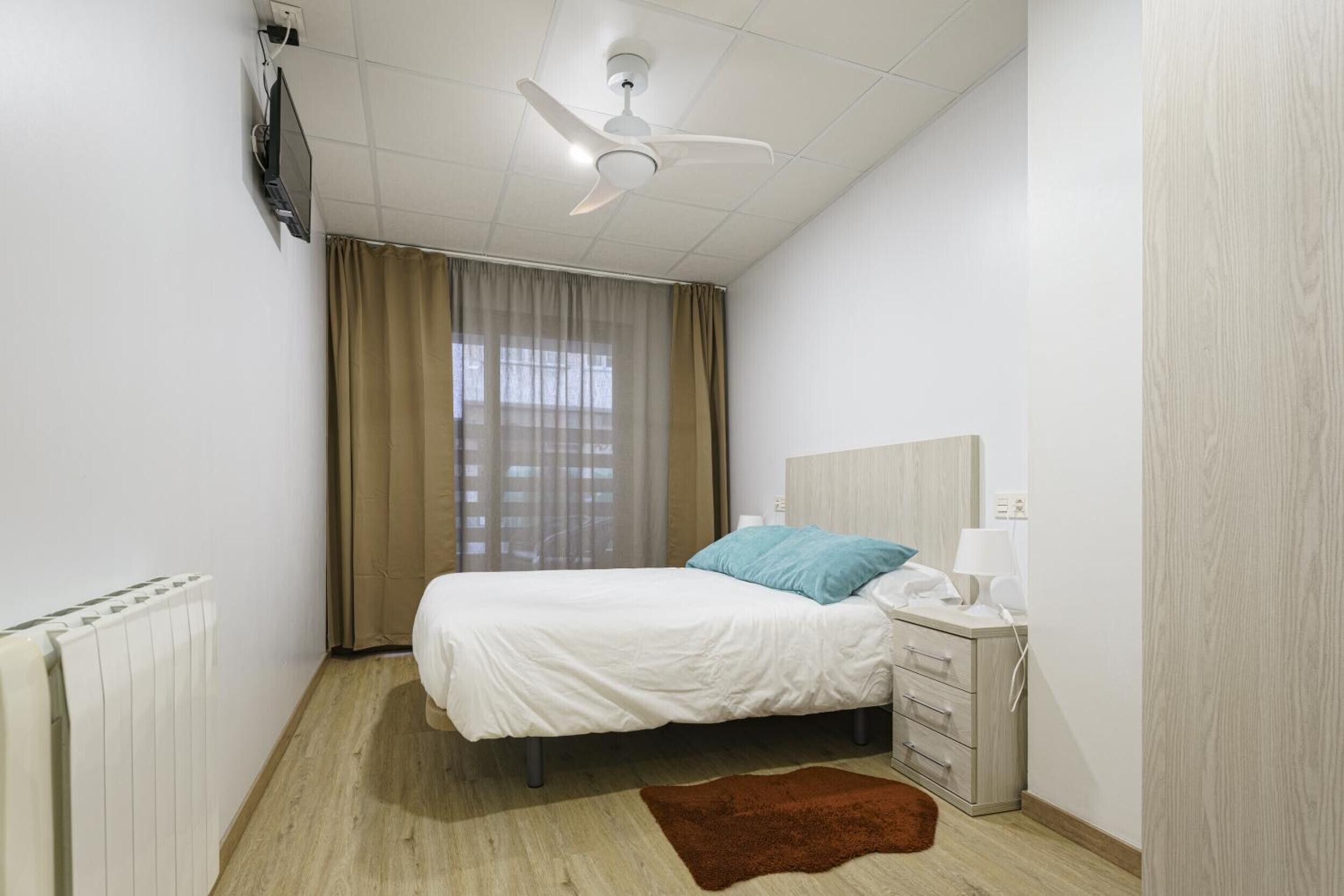 2 slaapkamers, een strijkplank/strijkijzer, wifi, beddengoed