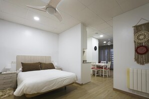 Iron/ironing board, WiFi, bed sheets, wheelchair access