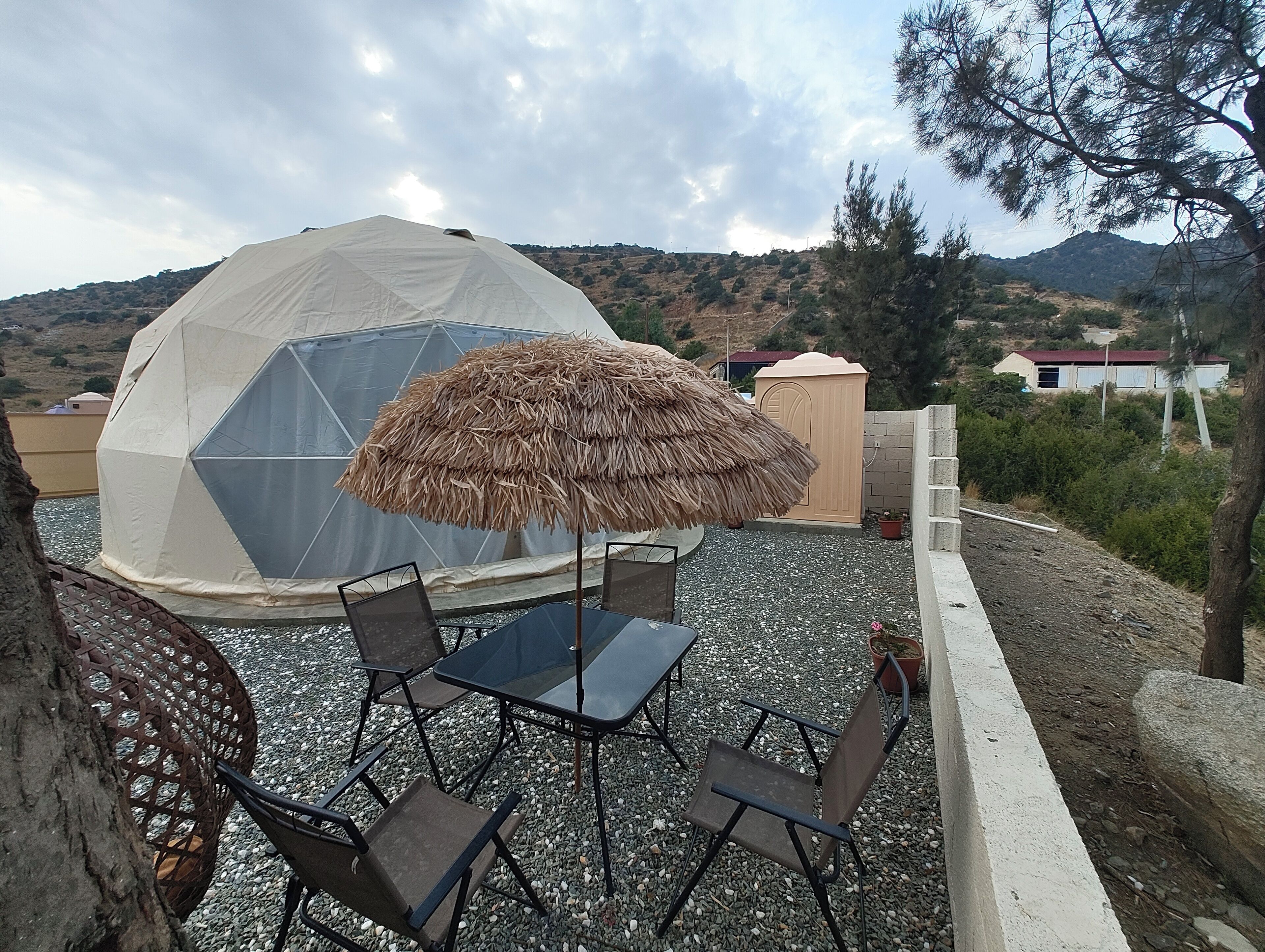 Kahden hengen classic-huone | Ylelliset vuodevaatteet, vuodevaatteet