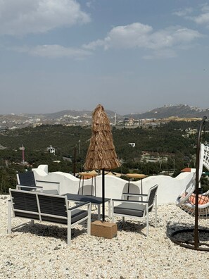 Junior Suite, 1 King Bed, Park View | Terrace/patio - Makamaya (Al Baha)