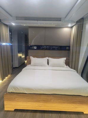 Luxury Double Room, 1 King Bed, Park View